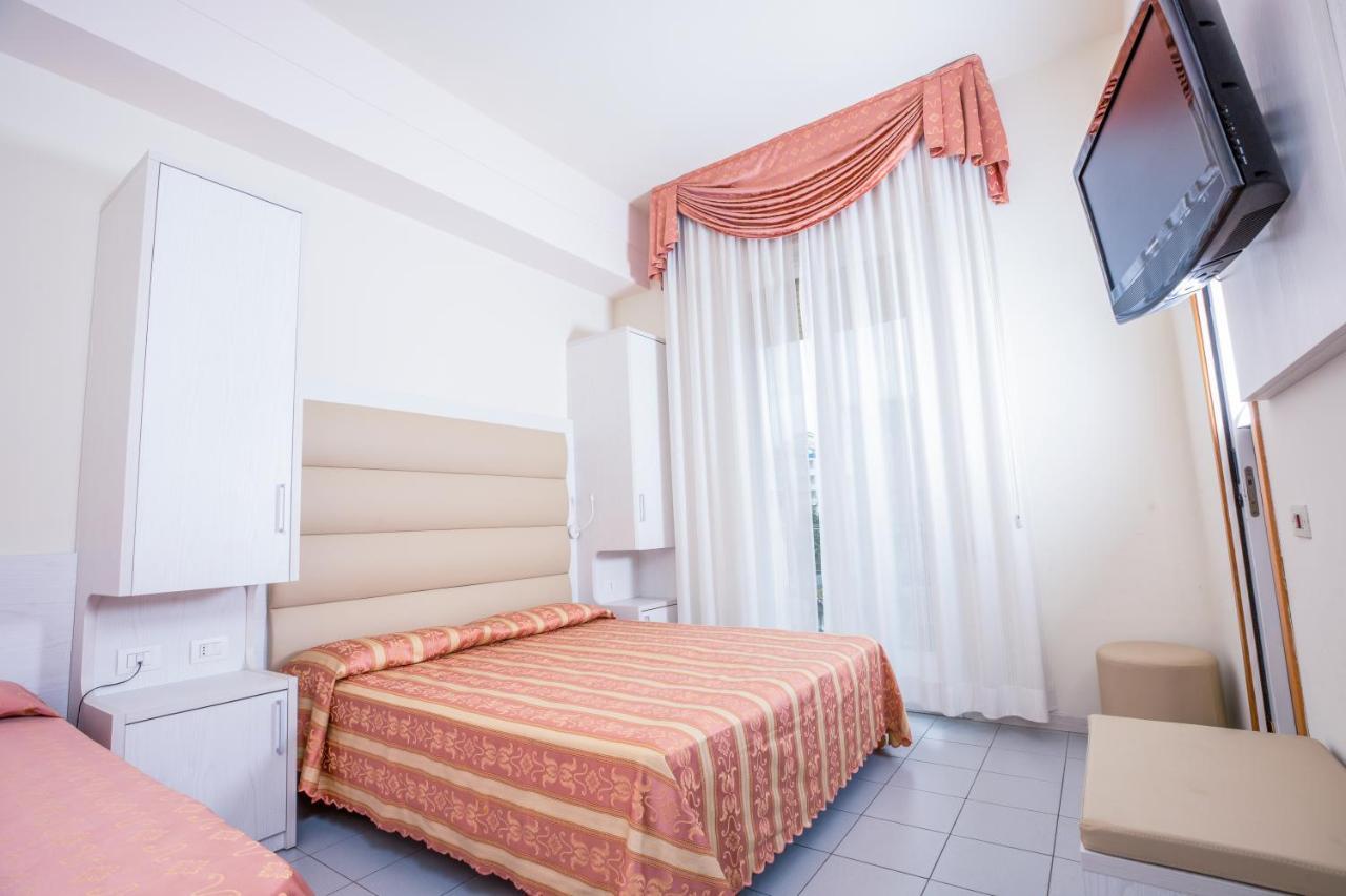 Hotel Rosalba - Valentini Family Village Белларія-Іджеа-Марина Екстер'єр фото