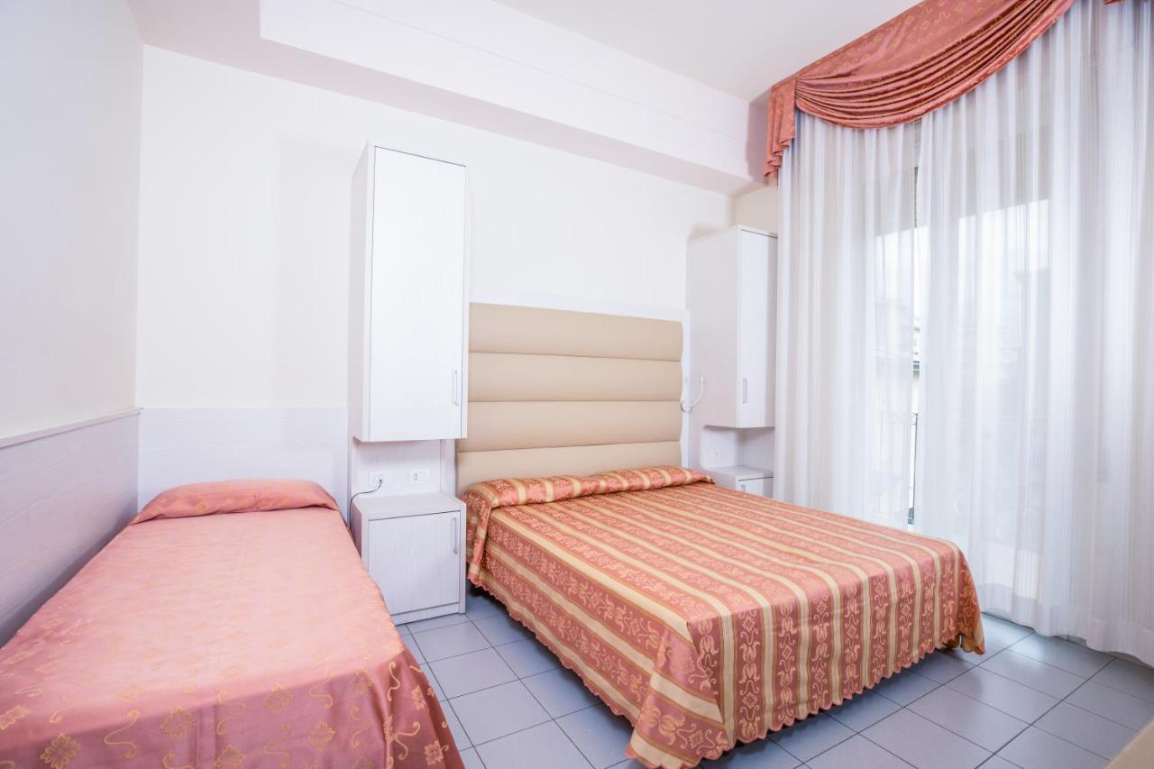 Hotel Rosalba - Valentini Family Village Белларія-Іджеа-Марина Екстер'єр фото