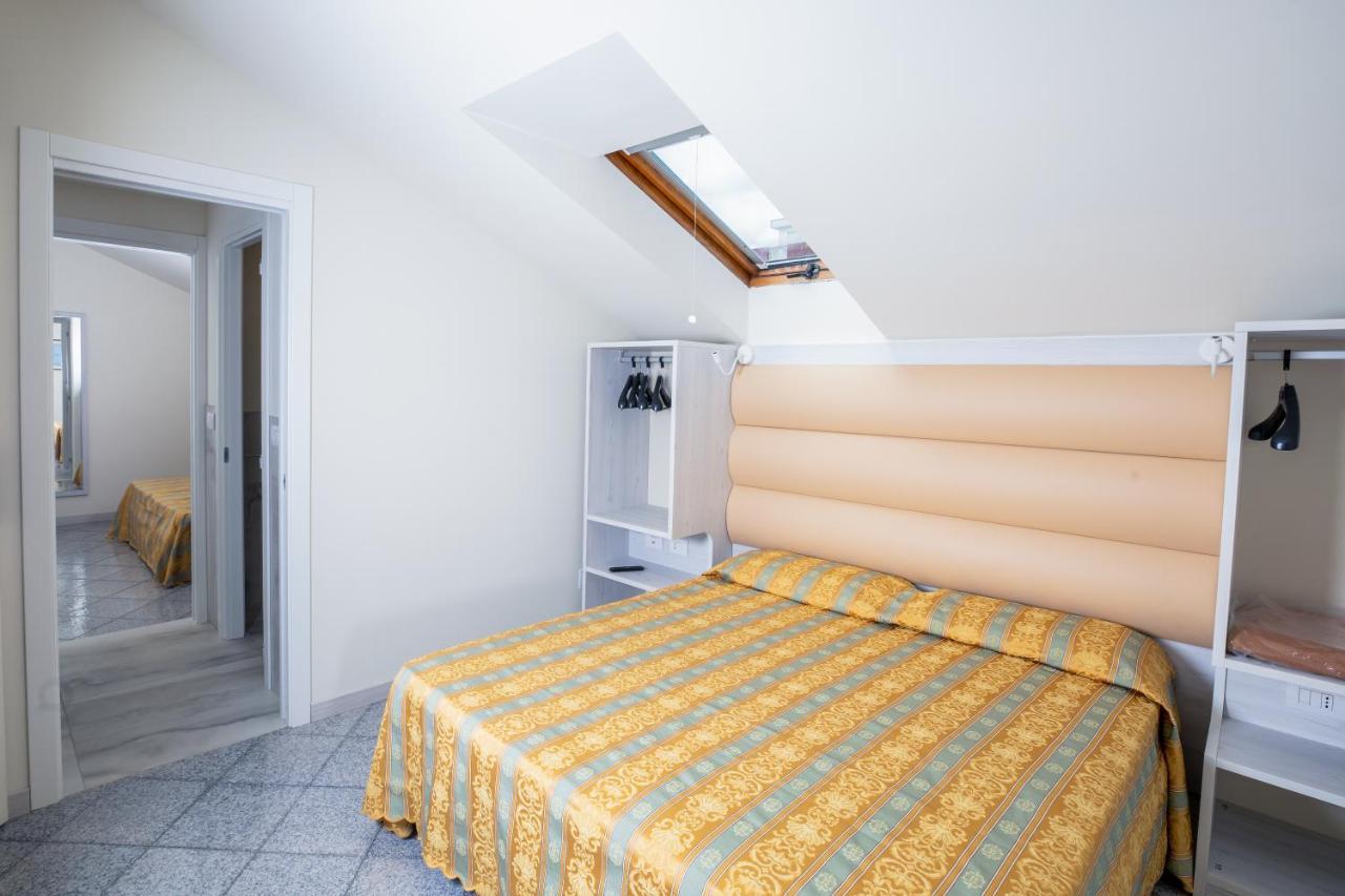 Hotel Rosalba - Valentini Family Village Белларія-Іджеа-Марина Екстер'єр фото
